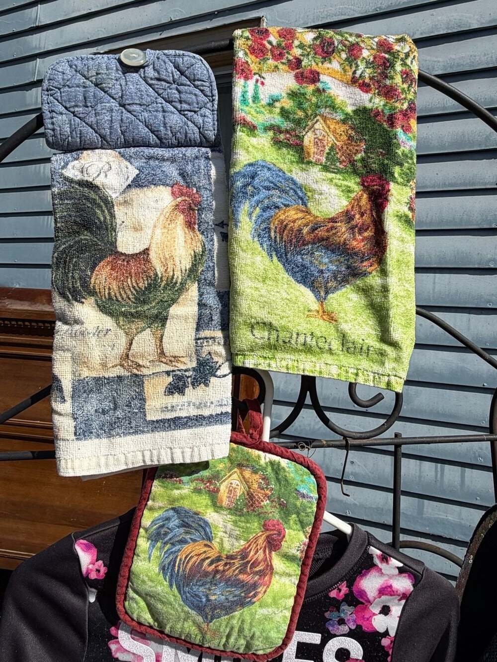 Set of 3 chicken kitchen items